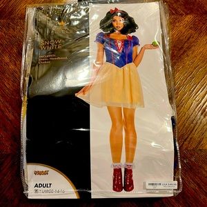 Snow white mini princess dress for Halloween. Never worn. Original packaging.